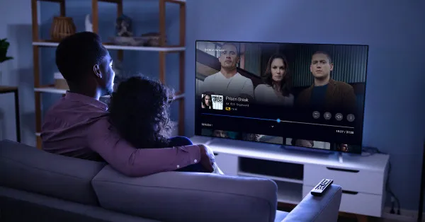 Modern living room showing global channels on a large screen, representing the diverse content available through Hakuna IPTV.